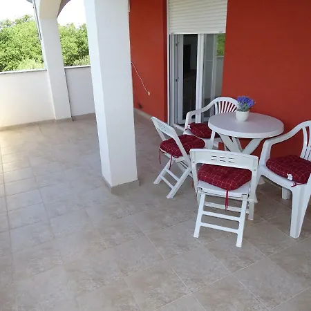 S Bazenom Anastazija Poljica (Zadar)