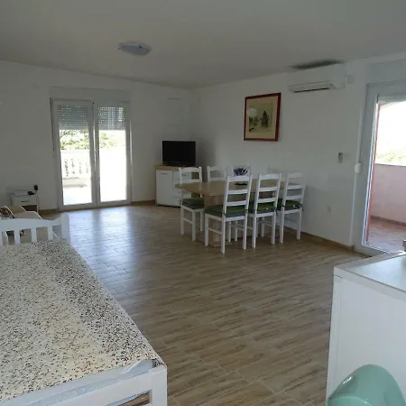 S Bazenom Anastazija Poljica (Zadar)