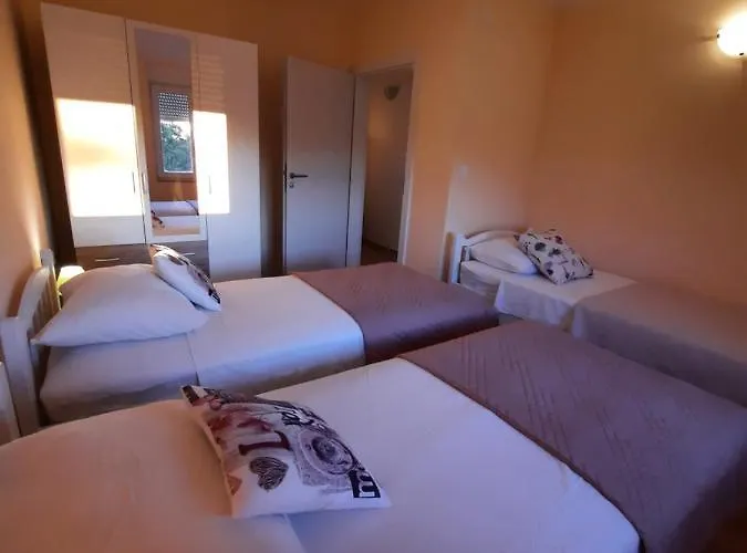 S Bazenom Anastazija Poljica (Zadar)