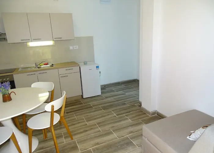 S Bazenom Anastazija Poljica (Zadar)