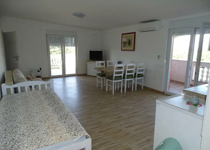 S Bazenom Anastazija Poljica (Zadar)