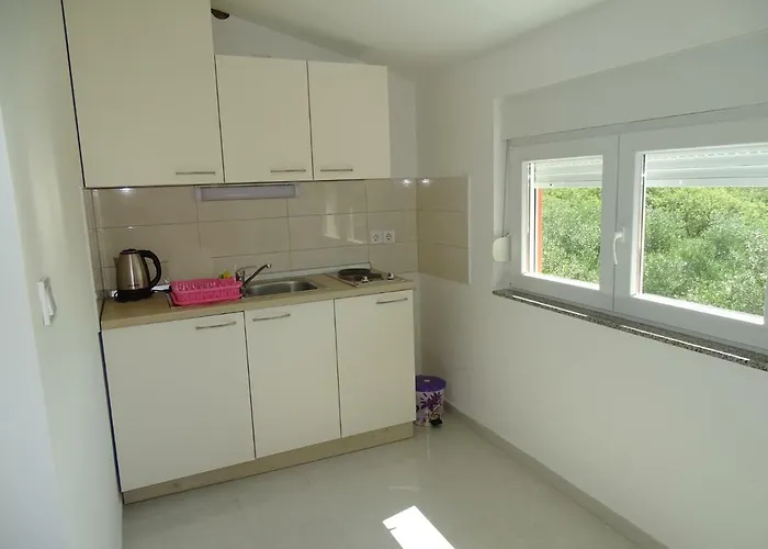 S Bazenom Anastazija 빌라